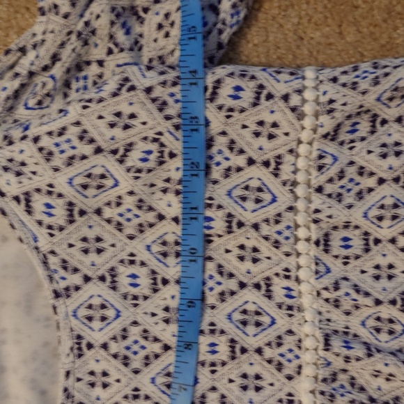 Cold shoulder Skies are Blue XS top - Picture 2 of 7